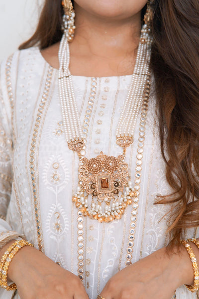 Elegant White Bamber Shafon suit 3 piece ( File work )